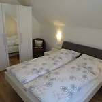 Buche Nyaraló *